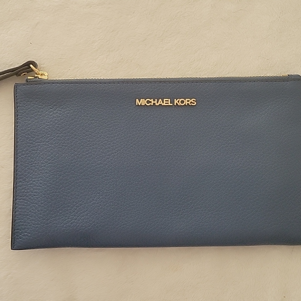 Miachel Kors Wristlet/wallet